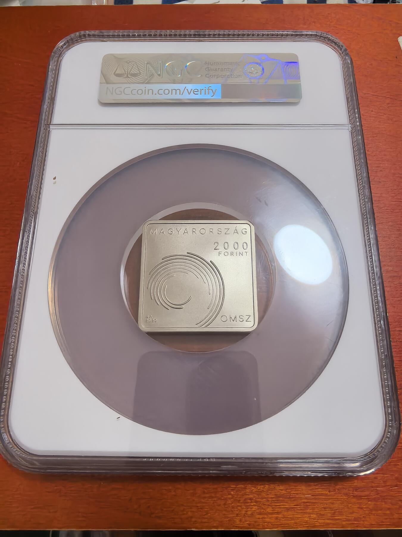 长老汇蛇年精选第七十场拍卖 2020匈牙利气象服务2000弗林特方形铜镍币，NGC MS70，大盒，唯二冠军