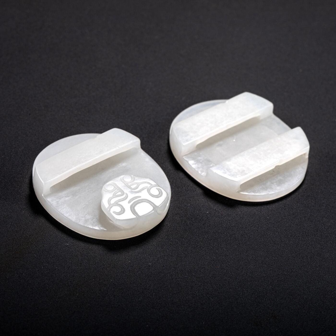 日本大阪雅和auction 2025金秋競賣會第一期 清 白玉祥雲紋合符佩 一對 尺寸:L:4 W:3.3cm