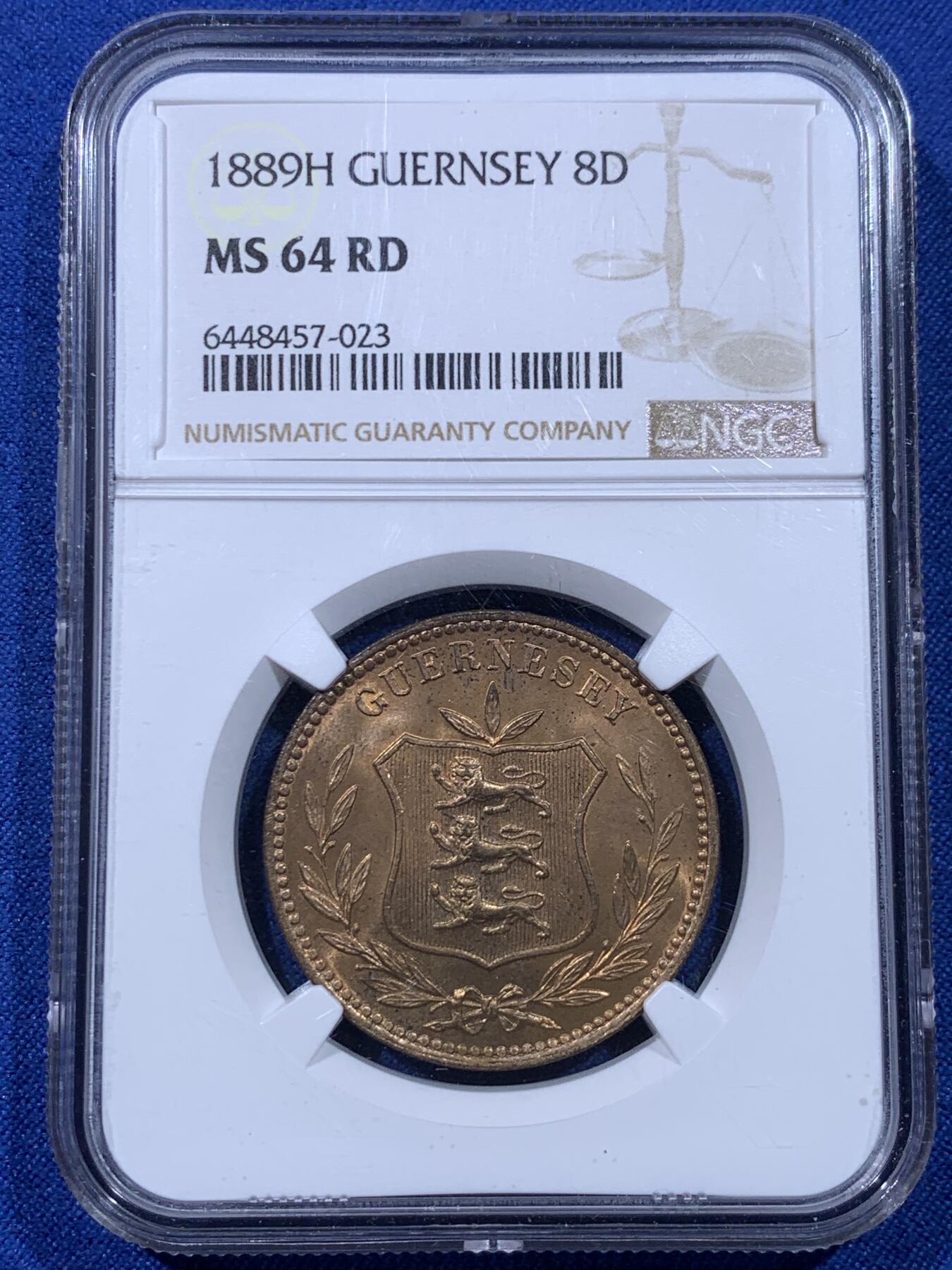 《竞宝斋》第435场 周日，周一2场连拍 （全场包邮） NGC MS64RD 英属根西1889年H版8道布大铜币，早期根西大铜，三狮+三叶草，铸造22万2000枚，比本土便士少见太多。极难得的RD品，原铜光近出厂状态，无须换藏的品相