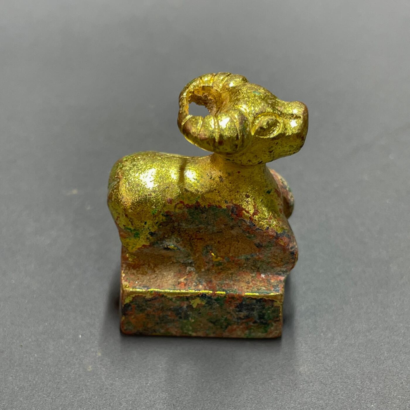 日本大阪雅和auction 2025金秋競賣會第一期 戰國 銅鎏金羊形印章 尺寸:L:2W:2 H:3cm