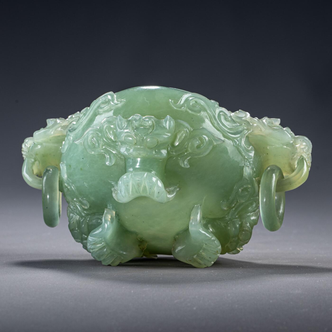 日本大阪雅和auction 2025金秋競賣會第一期 清 玉香爐 尺寸:W:17.5 H:14
底座W:15.5 H:4.5cm 備註:木箱,底座