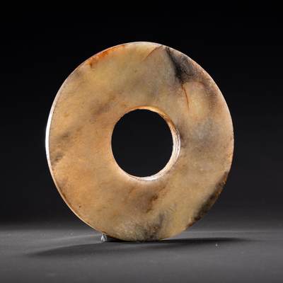 日本大阪雅和auction 2025金秋競賣會第一期 - 龍山文化玉璧 尺寸:D:9cm