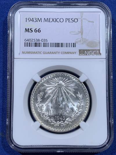《竞宝斋》第435场 周日，周一2场连拍 （全场包邮） - NGC MS66 墨西哥1943年草帽鹰洋1比索银币 卷拆原光
