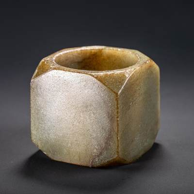 日本大阪雅和auction 2025金秋競賣會第一期 - 戰國 玉琮 尺寸:L:7 W:7 H:6.5cm