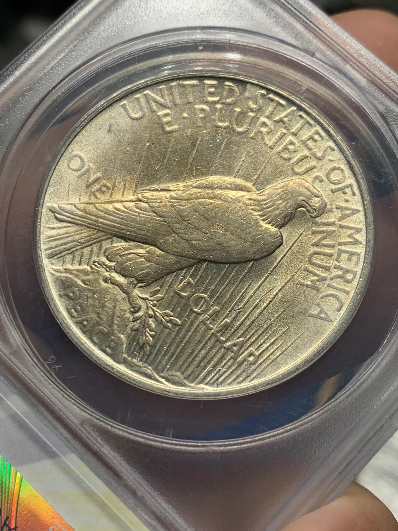 《竞宝斋》第435场 周日，周一2场连拍 （全场包邮） ANACS AU58 小黄盒 1922年美国和平银币，两面带着黄油光，实物不错。