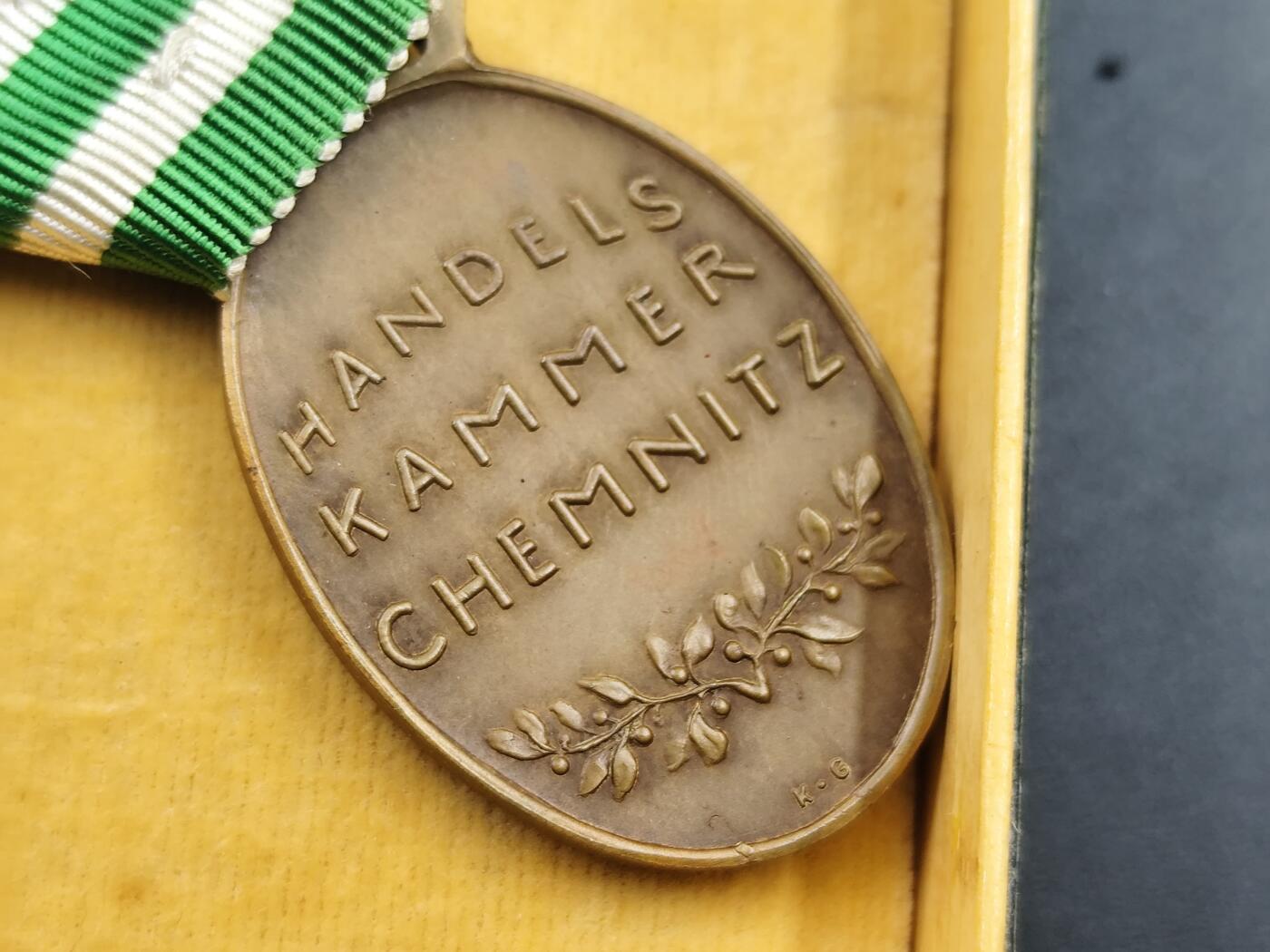 11月徽章新货项目 接下来都是精品场 欢迎关注 原盒稀少一战期间 开姆尼兹商会劳动忠诚奖章