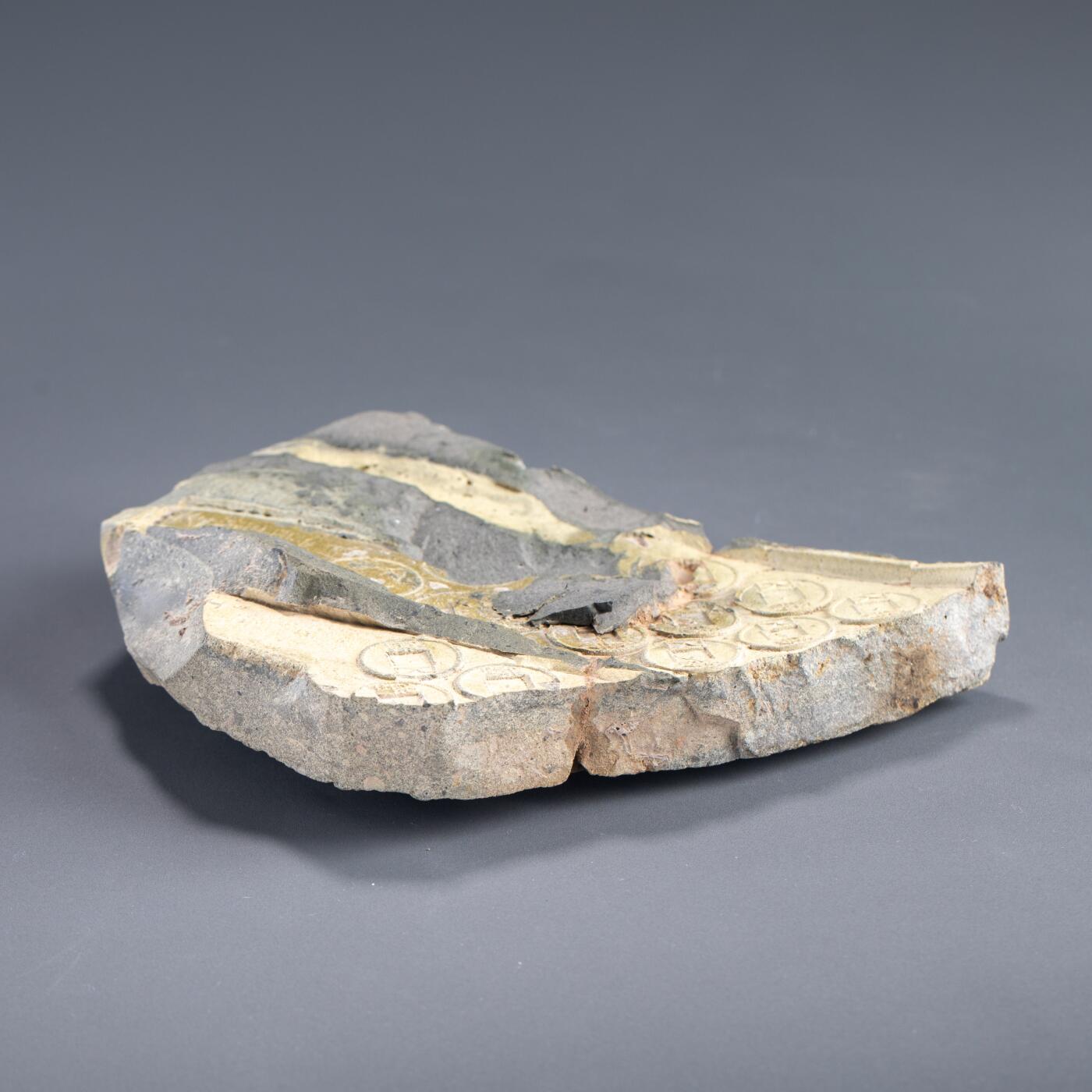 日本大阪雅和auction 2025金秋競賣會第一期 西漢 本始三年 銘文錢範 尺寸:L:20 W:14cm 備註:木箱