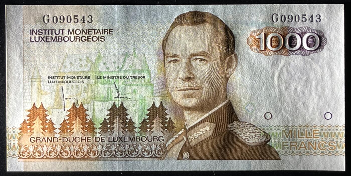 小福收藏拍卖第197期 裸钞场 本期有多张豹子号靓号 百慕大03年50元纪念钞百位号 马来亚和英属婆罗洲开国第一张纸币大冠女王 马来亚 41年1元英王乔六 法属太平洋10000法郎 捷克1000克朗纪念钞千位号  卢森堡 1000法郎  萨尔瓦多样钞 匈牙利 法罗群岛 危地马拉等多国精美纸币 卢森堡 1985年 1000法郎 末版 尾倒顺子 unc