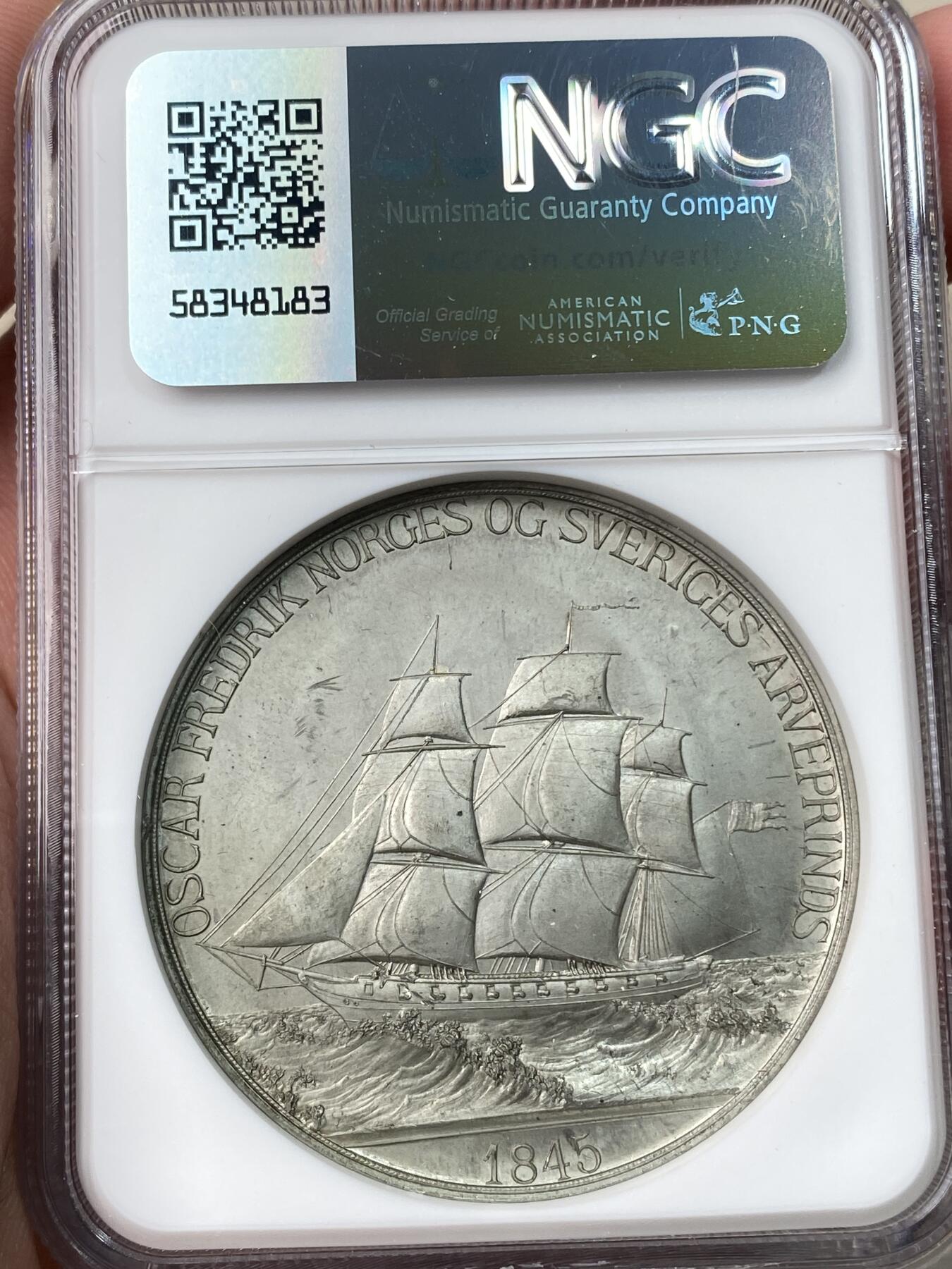 万国钱币拍卖第054期 NGC MS63 1895年挪威国王奥斯卡二世被任命为海军少将50周年纪念镀银章 挪威三帆战船刻画极其精细 波涛汹涌海浪精工细刻 罕见北欧官方发行45MM厚重大规格