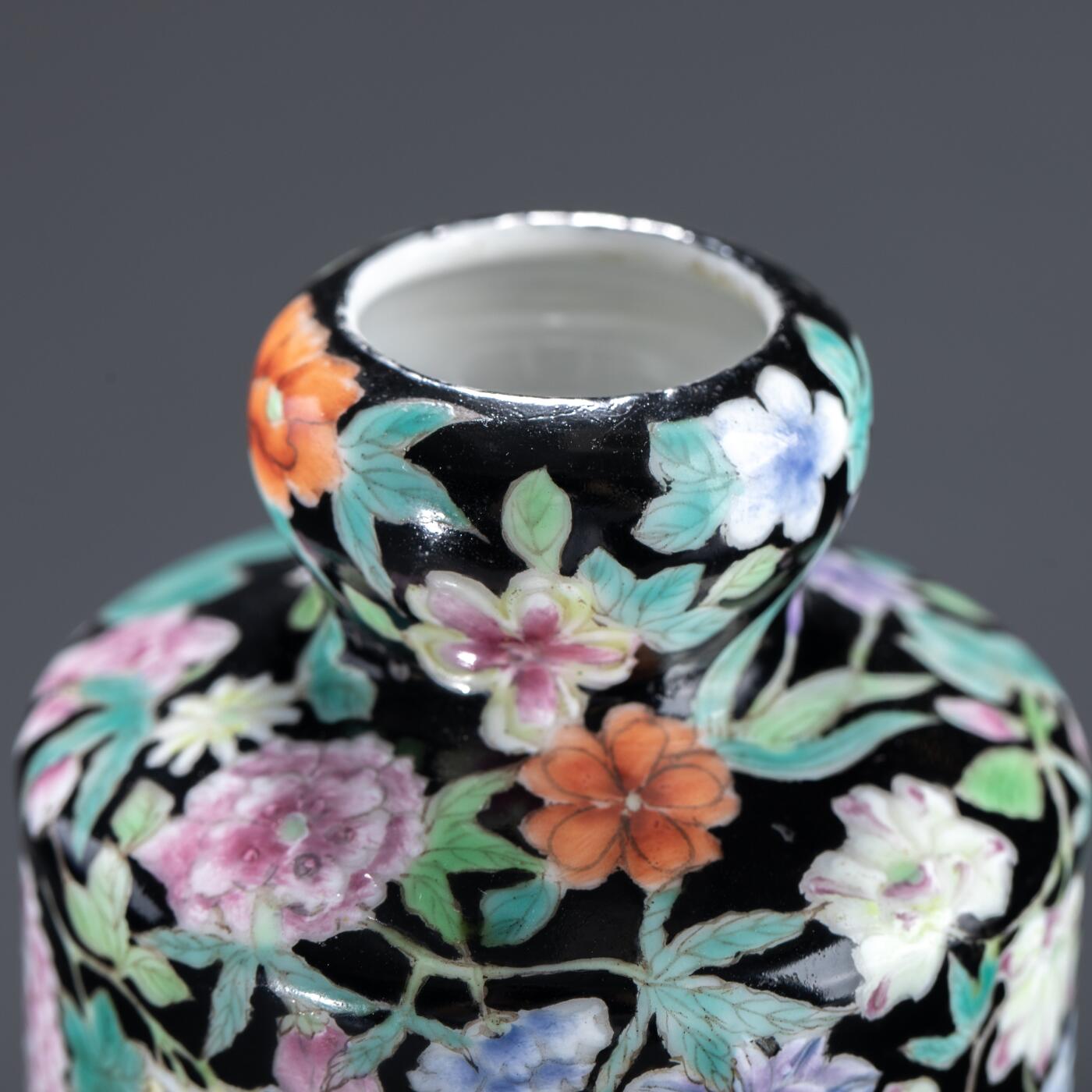 日本大阪雅和auction 2025金秋競賣會第一期 清 百花不落地瓶 尺寸:W:6.5 H:15cm 備註:木箱