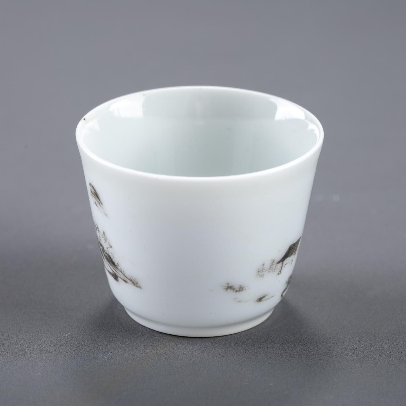 日本大阪雅和auction 2025金秋競賣會第一期 清雍正 墨彩山水杯 尺寸:D:5 H:4cm 備註:盒付