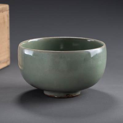日本大阪雅和auction 2025金秋競賣會第一期 - 宋 青瓷缽 尺寸:D:13 H:7cm 備註:木箱