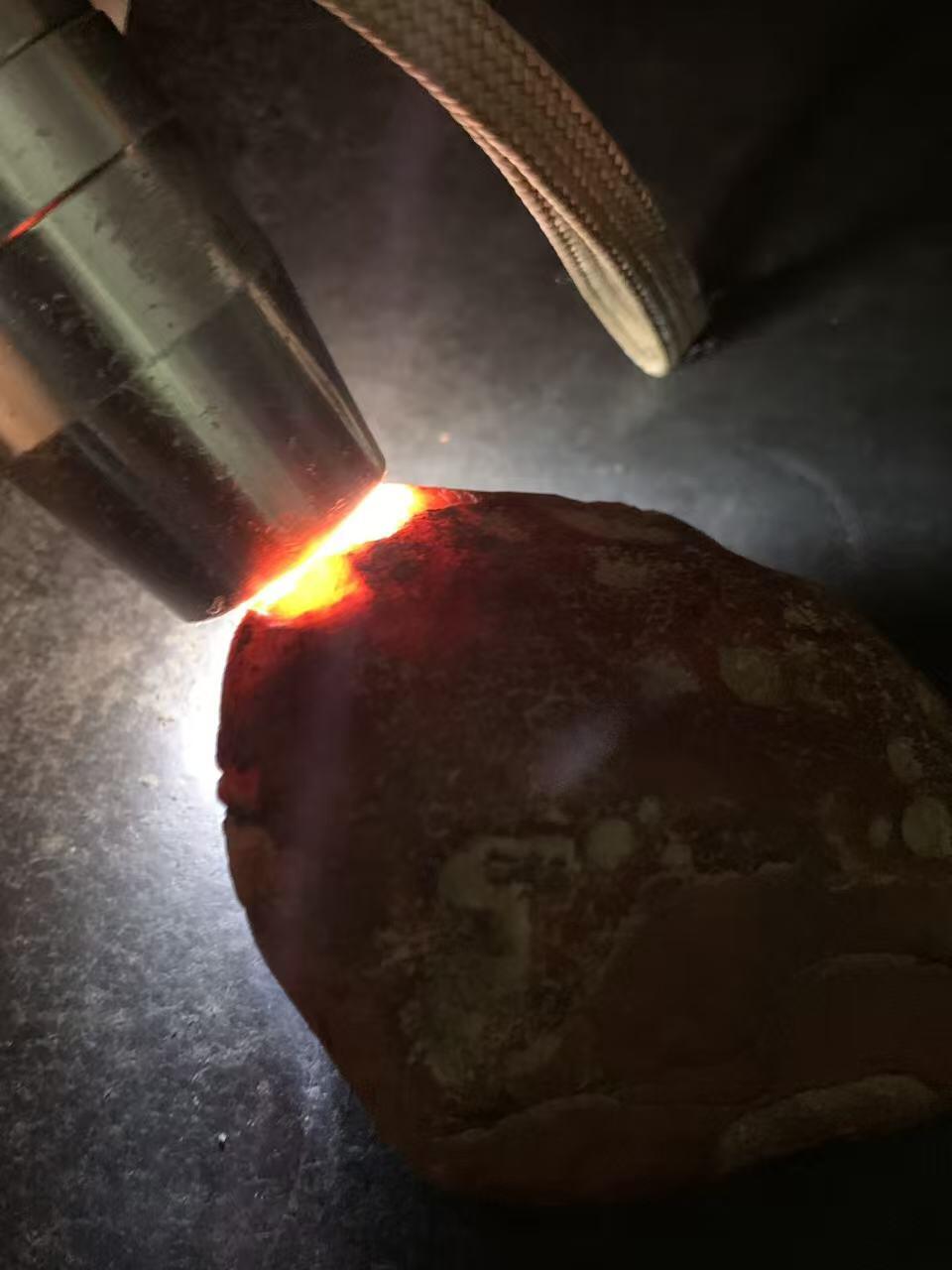 精美铁红皮开窗料南红玛瑙原石一颗，