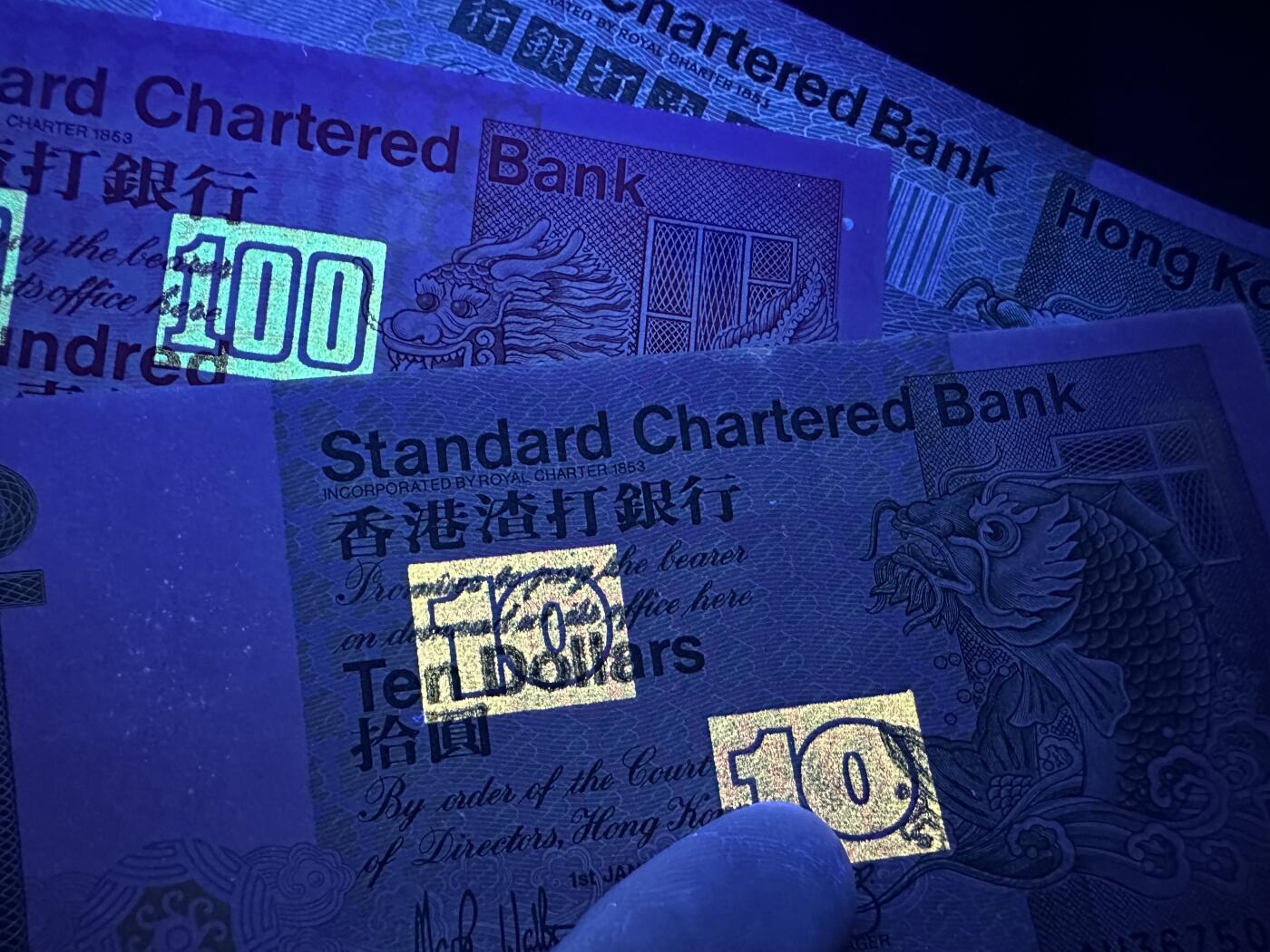 《外钞收藏家》第五百八十一期（畅拍场）（本平台长期征集拍品、欢迎藏友们联系合作） 渣打银行四张一起 1张有折 其他轻微潮