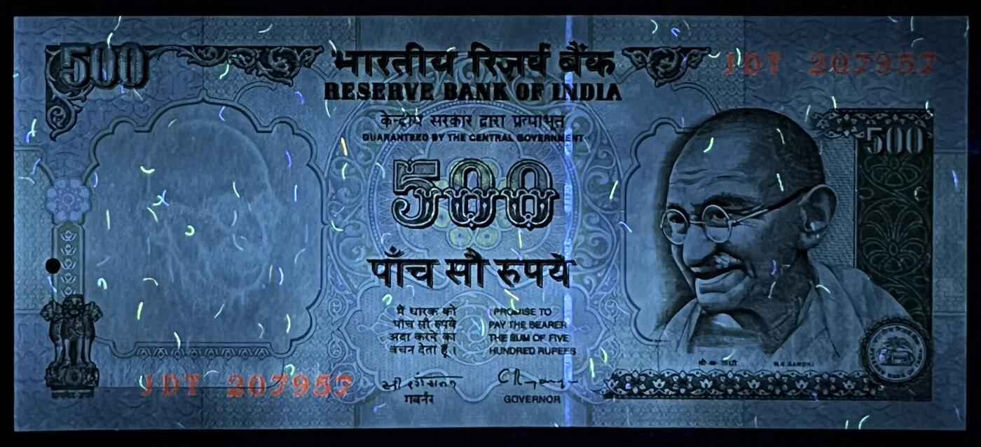 小福收藏拍卖第197期 裸钞场 本期有多张豹子号靓号 百慕大03年50元纪念钞百位号 马来亚和英属婆罗洲开国第一张纸币大冠女王 马来亚 41年1元英王乔六 法属太平洋10000法郎 捷克1000克朗纪念钞千位号  卢森堡 1000法郎  萨尔瓦多样钞 匈牙利 法罗群岛 危地马拉等多国精美纸币 印度 1997-2000年 500 卢比 无针孔 蓝色版本 罕见品种 首版 首年 首签 unc