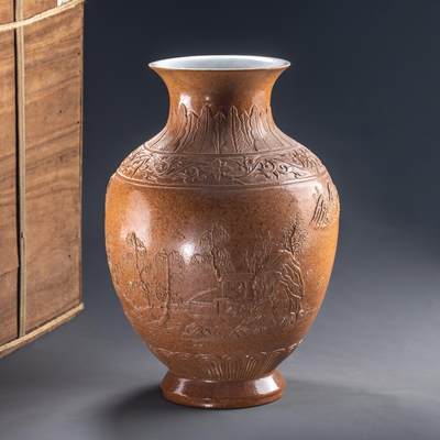 日本大阪雅和auction 2025金秋競賣會第一期 - 清 仿生釉雕詞詩文尊 尺寸:W:23 H:34cm 備註:木箱