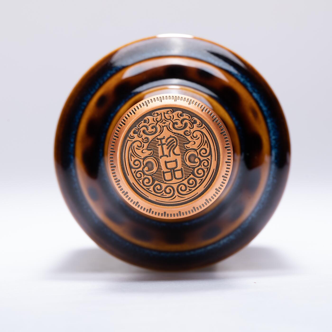 日本大阪雅和auction 2025金秋競賣會第一期 貴州茅台彩釉珍品 尺寸:酒精度：53%
容量：500ml