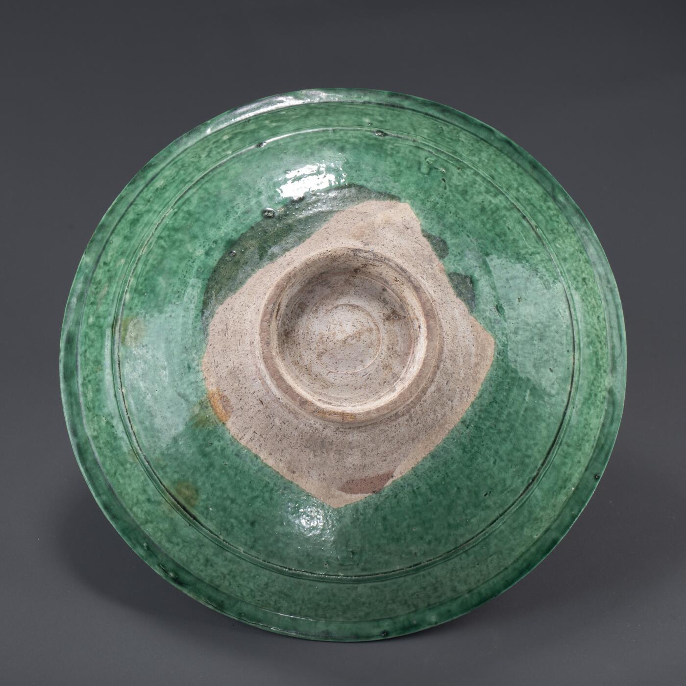 日本大阪雅和auction 2025金秋競賣會第一期 遼 綠釉折沿盤 尺寸:D:29 H:7cm