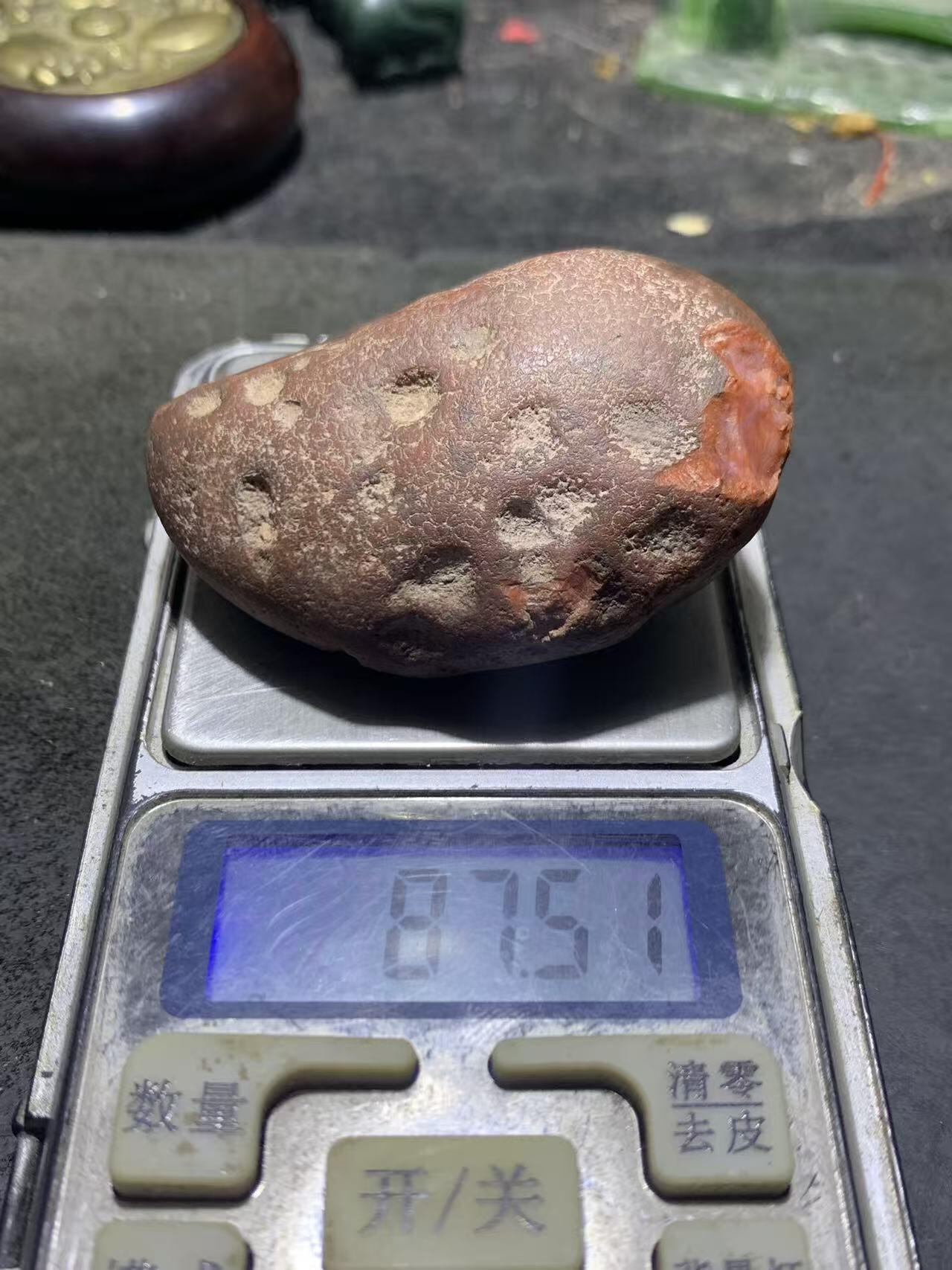 精美铁红皮开窗料南红玛瑙原石一颗，