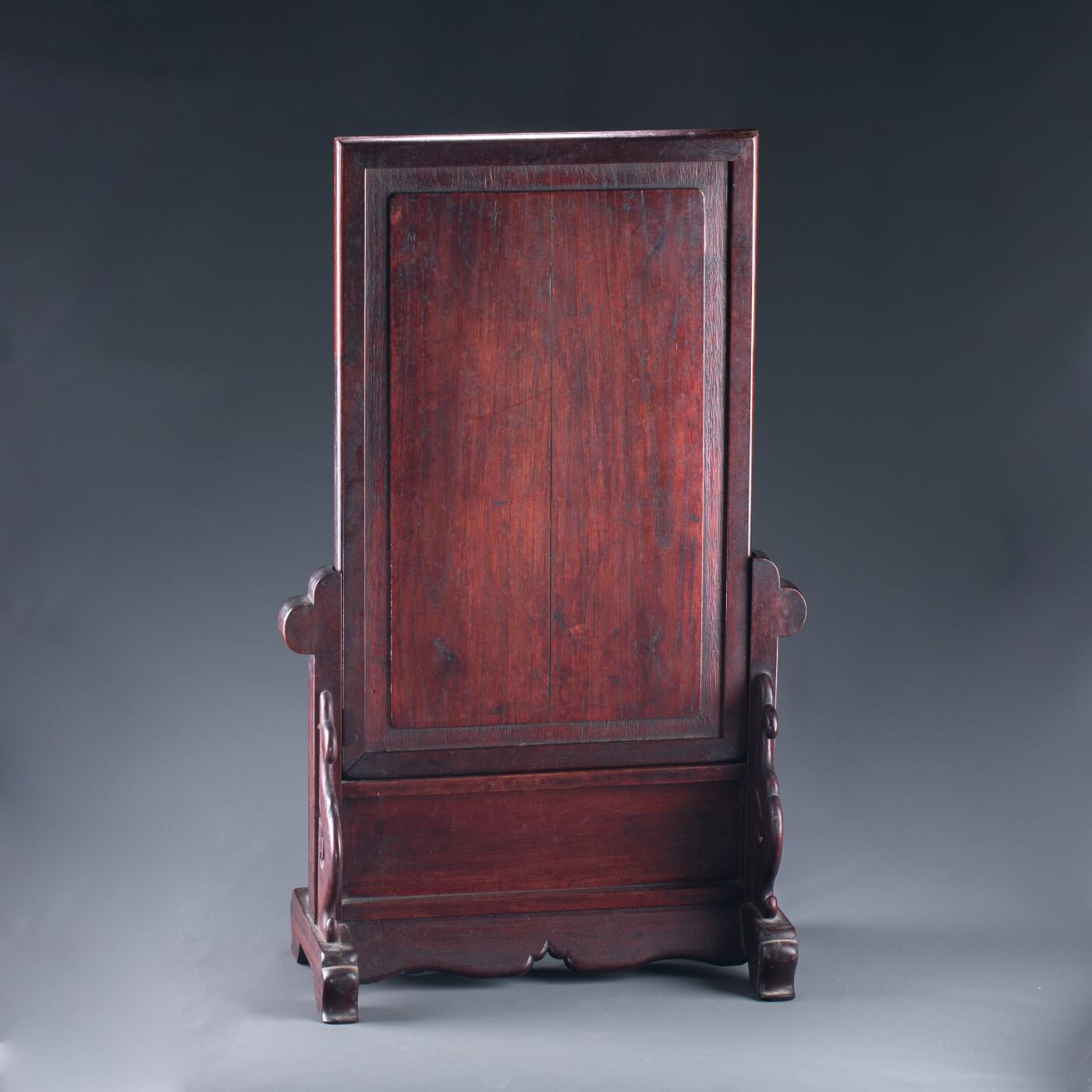 日本大阪雅和auction 2025金秋競賣會第一期 清 粉彩山水紋瓷板插屏 尺寸:L:46.5 W:30.5
底座W:34.5cm 備註:底座