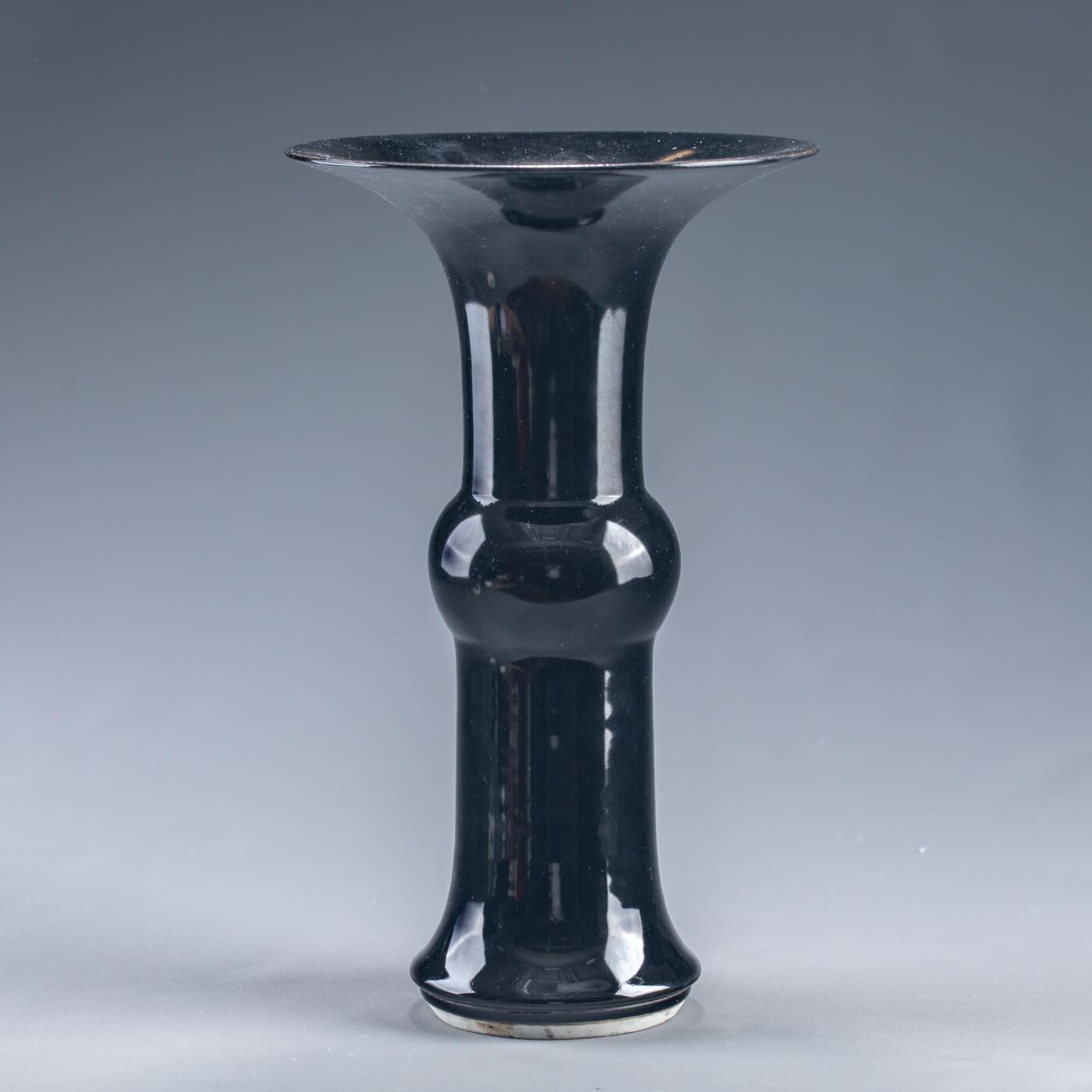 日本大阪雅和auction 2025金秋競賣會第一期 清 黑釉花觚 尺寸:W:19 H:31cm