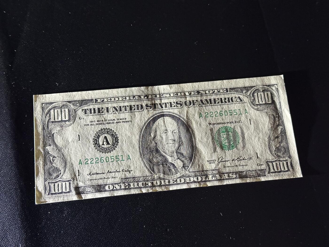 《外钞收藏家》第五百八十一期（畅拍场）（本平台长期征集拍品、欢迎藏友们联系合作） 1985年美国小头版100美元 UNC- 