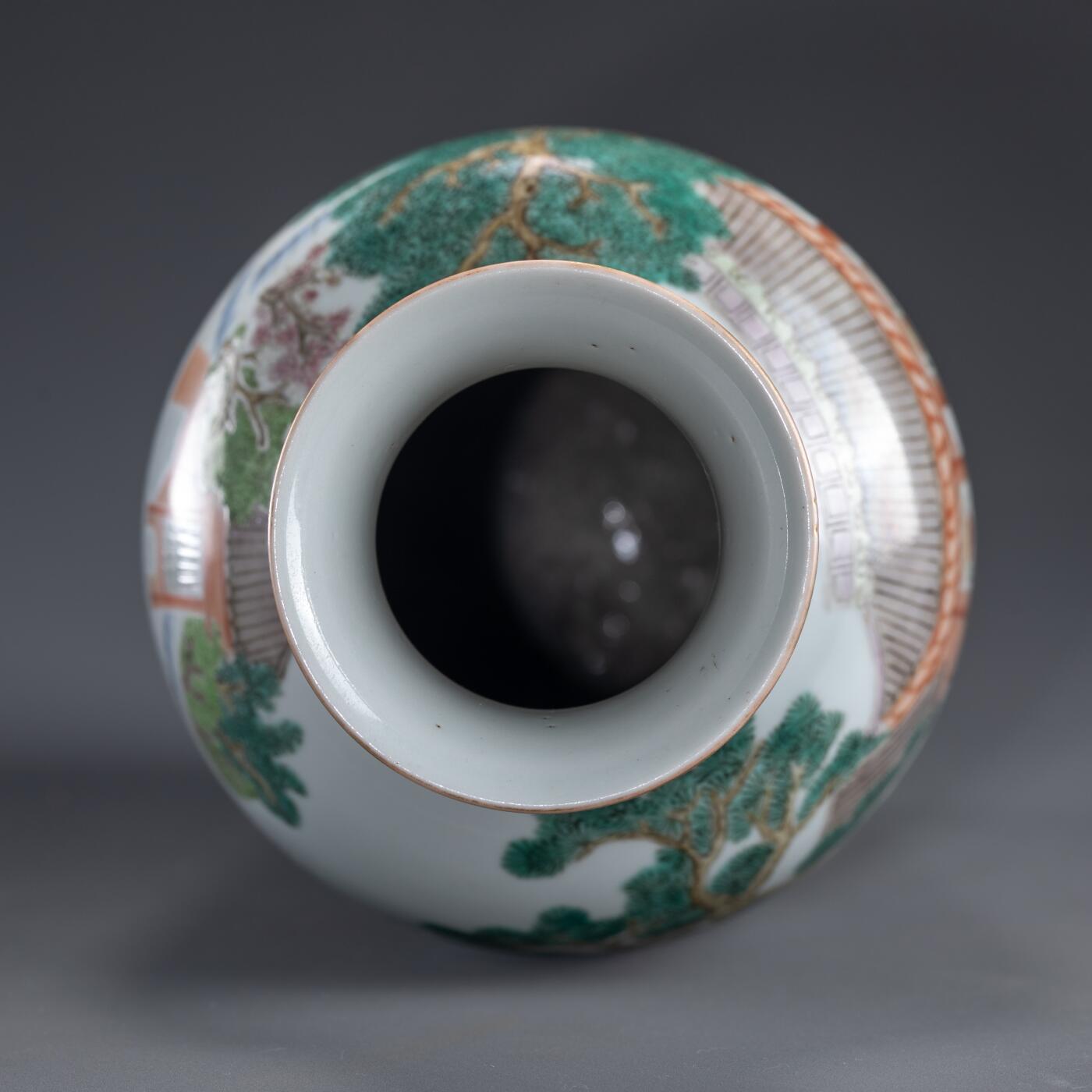 日本大阪雅和auction 2025金秋競賣會第一期 清嘉慶 粉彩戲嬰圖花入 尺寸:W:13 H:27cm 備註:木箱