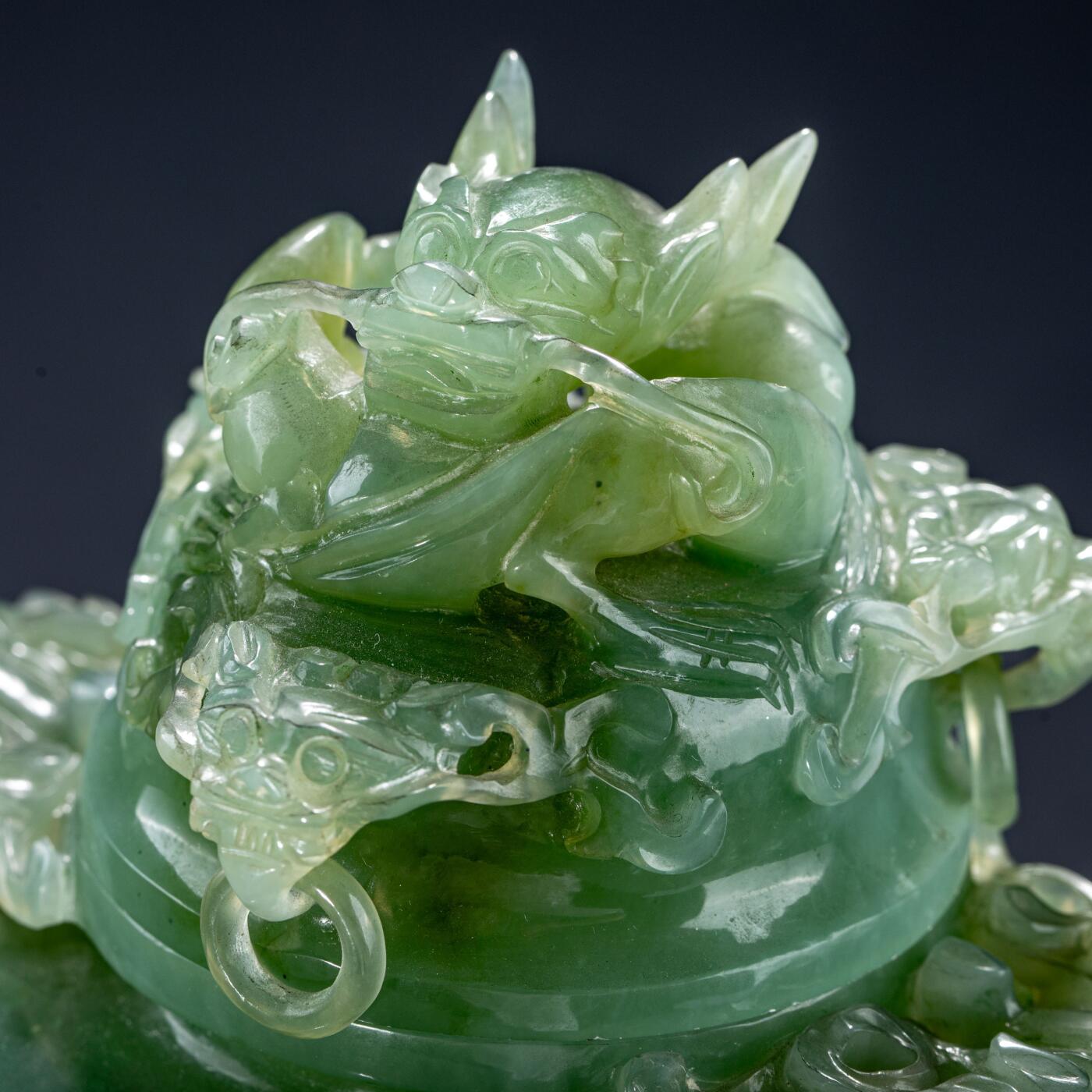 日本大阪雅和auction 2025金秋競賣會第一期 清 玉香爐 尺寸:W:17.5 H:14
底座W:15.5 H:4.5cm 備註:木箱,底座