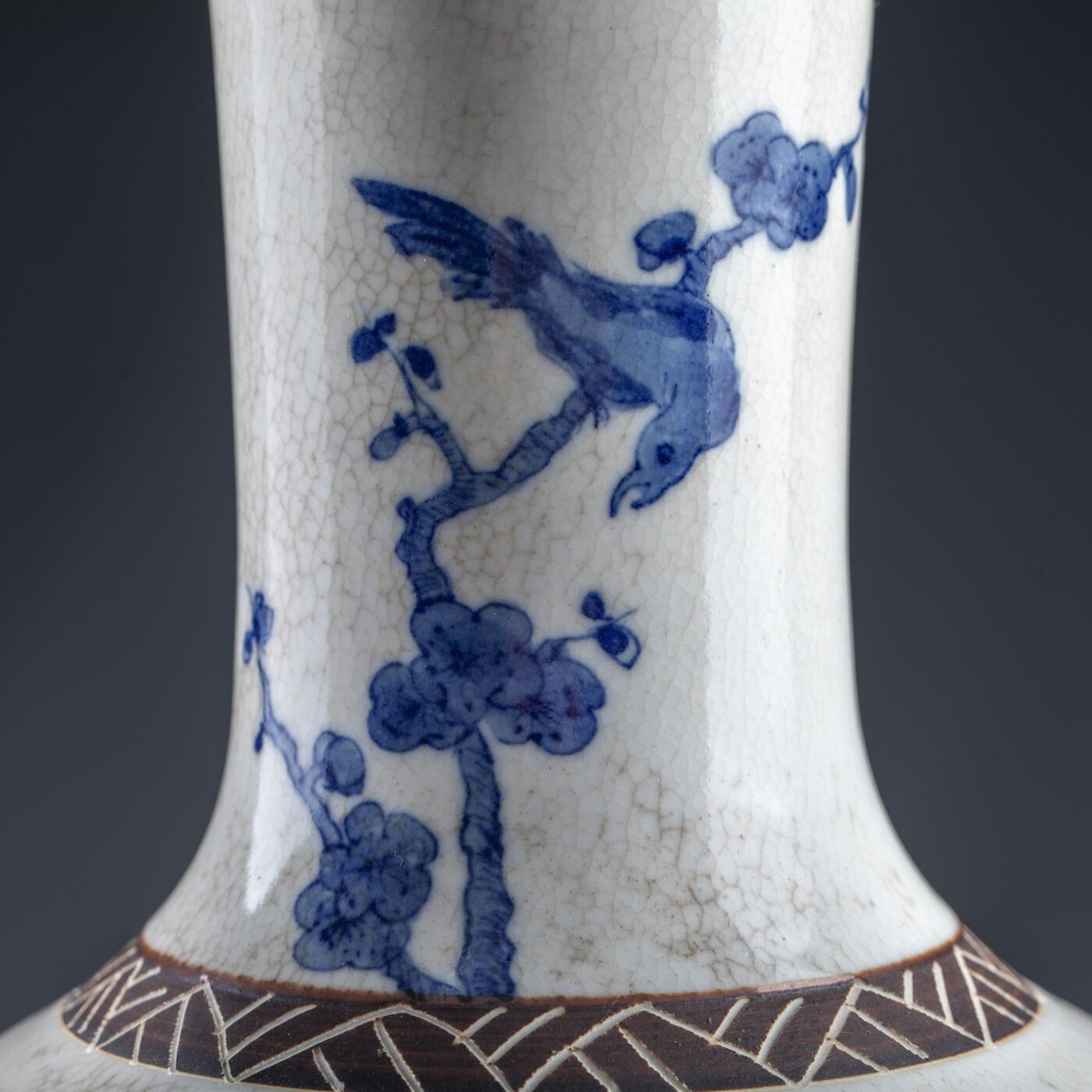 日本大阪雅和auction 2025金秋競賣會第一期 清 青花花鳥紋天球瓶 尺寸:W:20 H:31.5cm