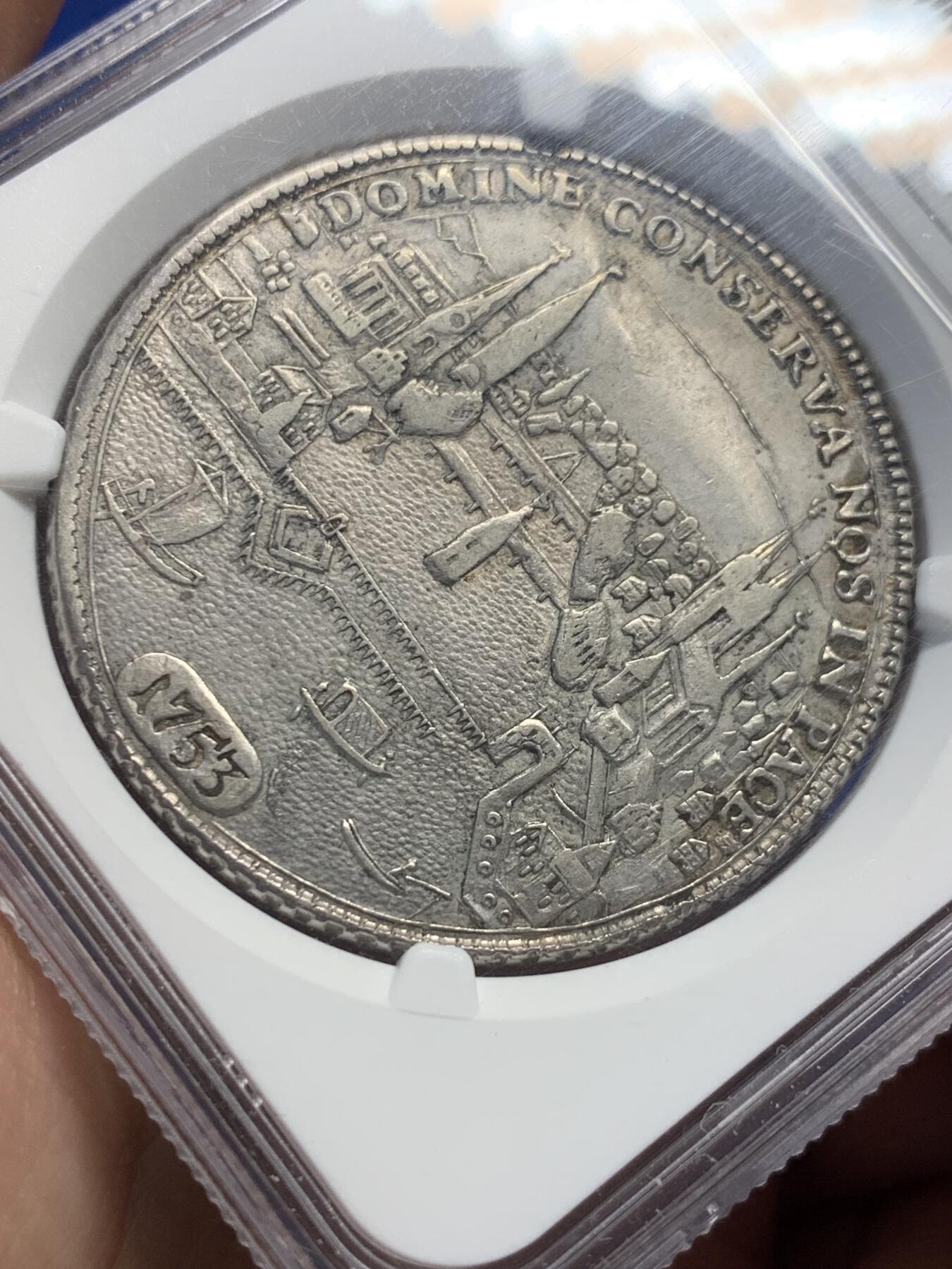 《竞宝斋》第435场 周日，周一2场连拍 （全场包邮） NGC AU55 瑞士1753年苏黎世城市景观泰勒，正面以俯视的视角展示了18世纪苏黎世的城市景观，细节出众，背面是威武的持剑狮子，季军分，更高分仅2枚，深打状态，值得珍藏