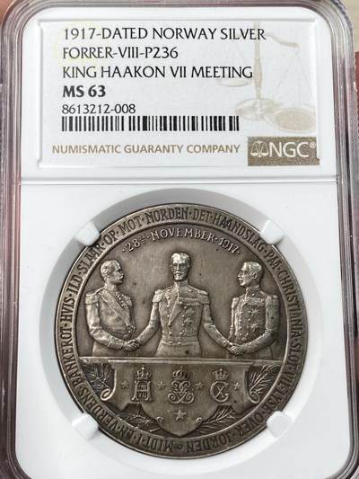 万国钱币拍卖第054期 - NGC MS63 1917年挪威王国哈克七世与瑞典国王古斯塔夫五世和丹麦国王克里斯蒂安十世会议纪念大银章 会议在克里斯蒂亚尼亚（现奥斯陆）举行 三位国王对应背面三国盾徽 极少见北欧大规格罕见品种 41MM