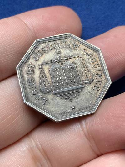 《竞宝斋》第435场 周日，周一2场连拍 （全场包邮） - 法国公正人八角银代币 蜜蜂银标 10.95克 28.2mm