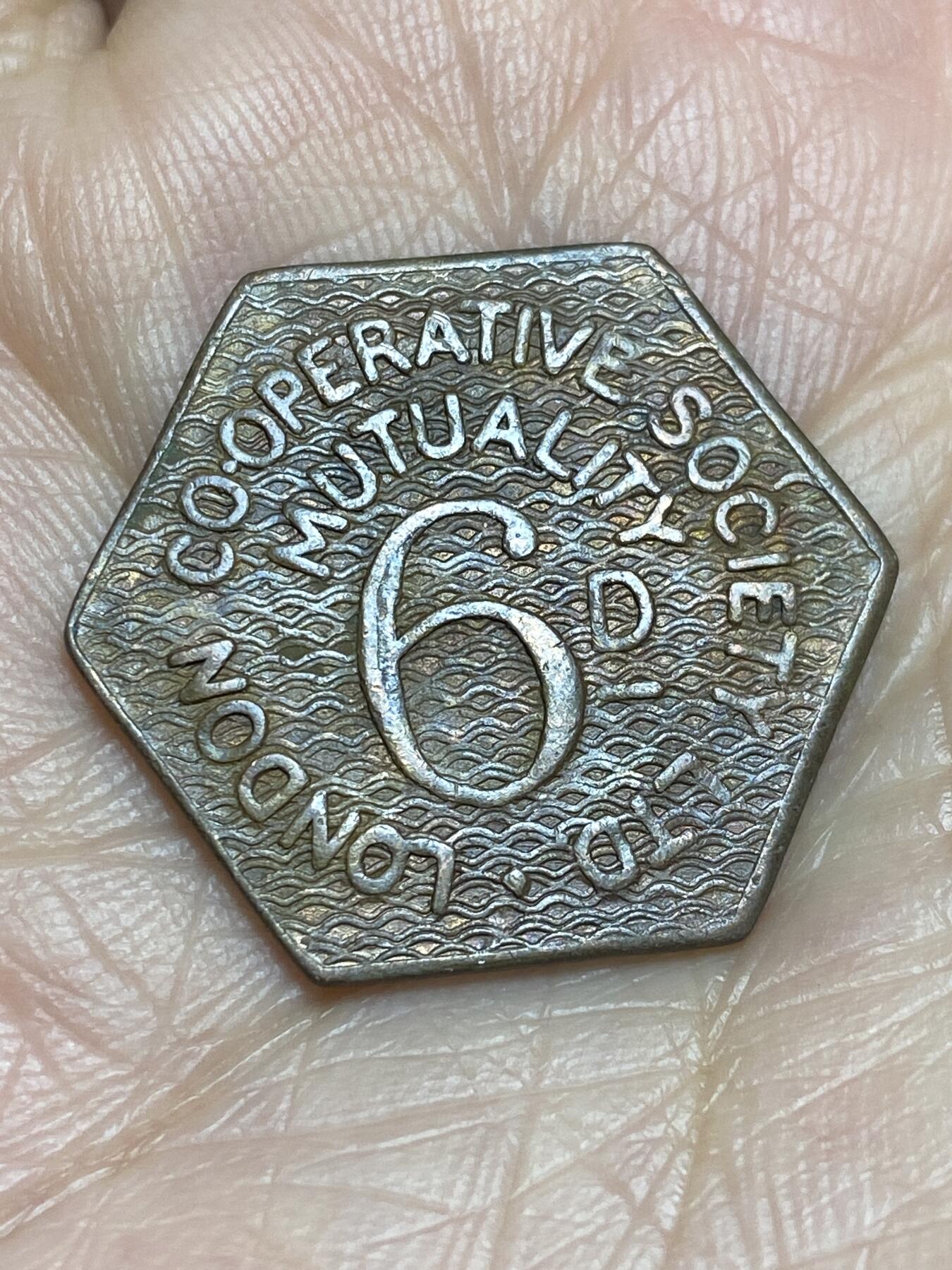 2025年第一百二十二场(总第一百四十八场）外国好品散币(免佣金) 稀少–英国🇬🇧合作社6便士六角代币