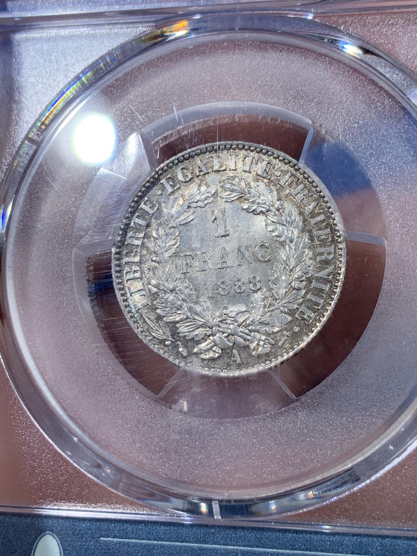 《竞宝斋》第435场 周日，周一2场连拍 （全场包邮） PCGS MS65 法国1888年谷物女神流通1法郎银币，1888吉祥发财年，收藏级超高分。女神脸颊丰满，头饰繁复华丽。35周年纪念小绿盒加持，错过难遇