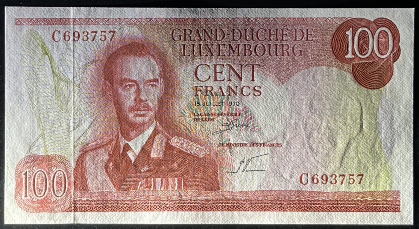 小福收藏拍卖第197期 裸钞场 本期有多张豹子号靓号 百慕大03年50元纪念钞百位号 马来亚和英属婆罗洲开国第一张纸币大冠女王 马来亚 41年1元英王乔六 法属太平洋10000法郎 捷克1000克朗纪念钞千位号  卢森堡 1000法郎  萨尔瓦多样钞 匈牙利 法罗群岛 危地马拉等多国精美纸币 卢森堡 1970年 100法郎 该版最高值 unc