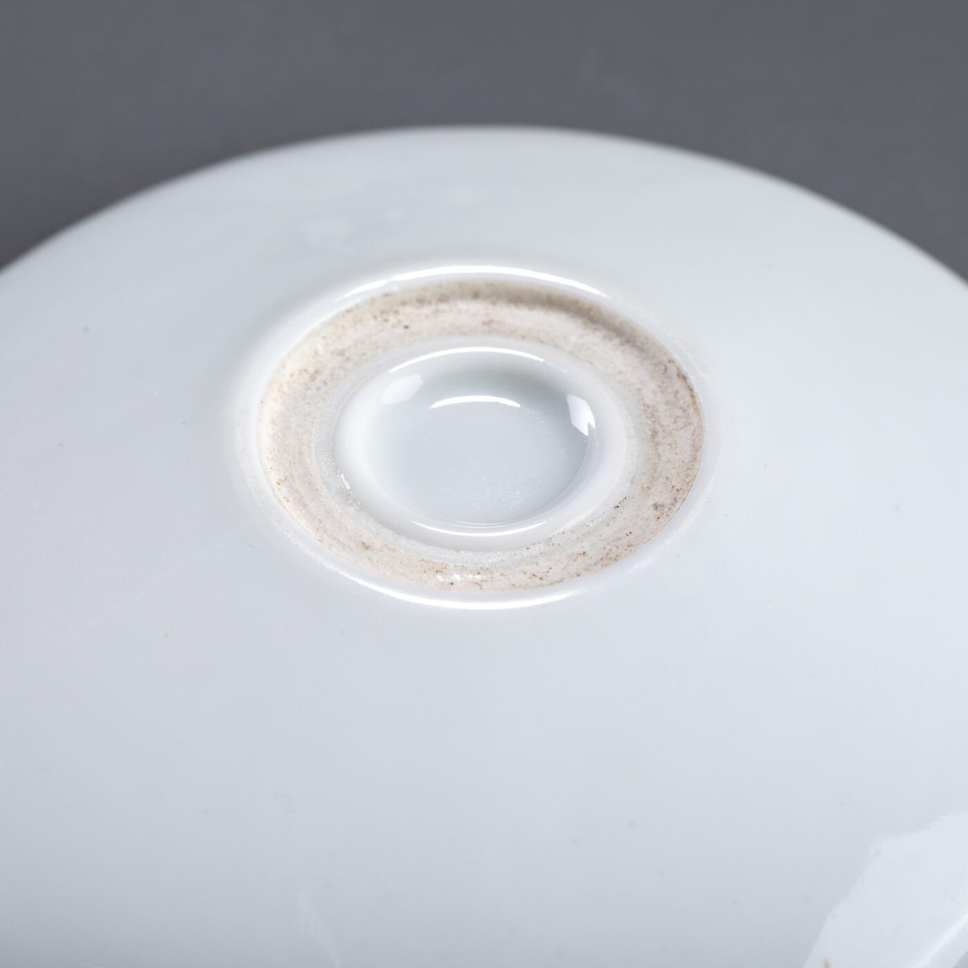 日本大阪雅和auction 2025金秋競賣會第一期 民國 達摩紋水盂 尺寸:D:9.5 H:2cm 備註:木箱,底座