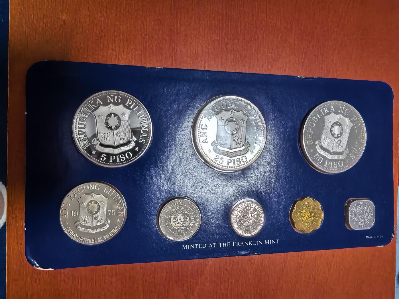 长老汇蛇年精选第七十场拍卖 1975菲律宾8枚精制币套币，盒证全，含高银50比索银币27.4克925银，和低银25比索银币25克500银，各1枚