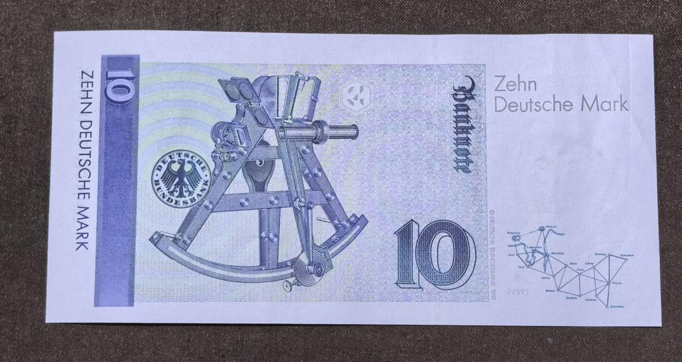 北京马甸外国币专卖第146期，外国纸币币专场，陆续上拍，欢迎关注 1999年德国10马克全新但有软折如图