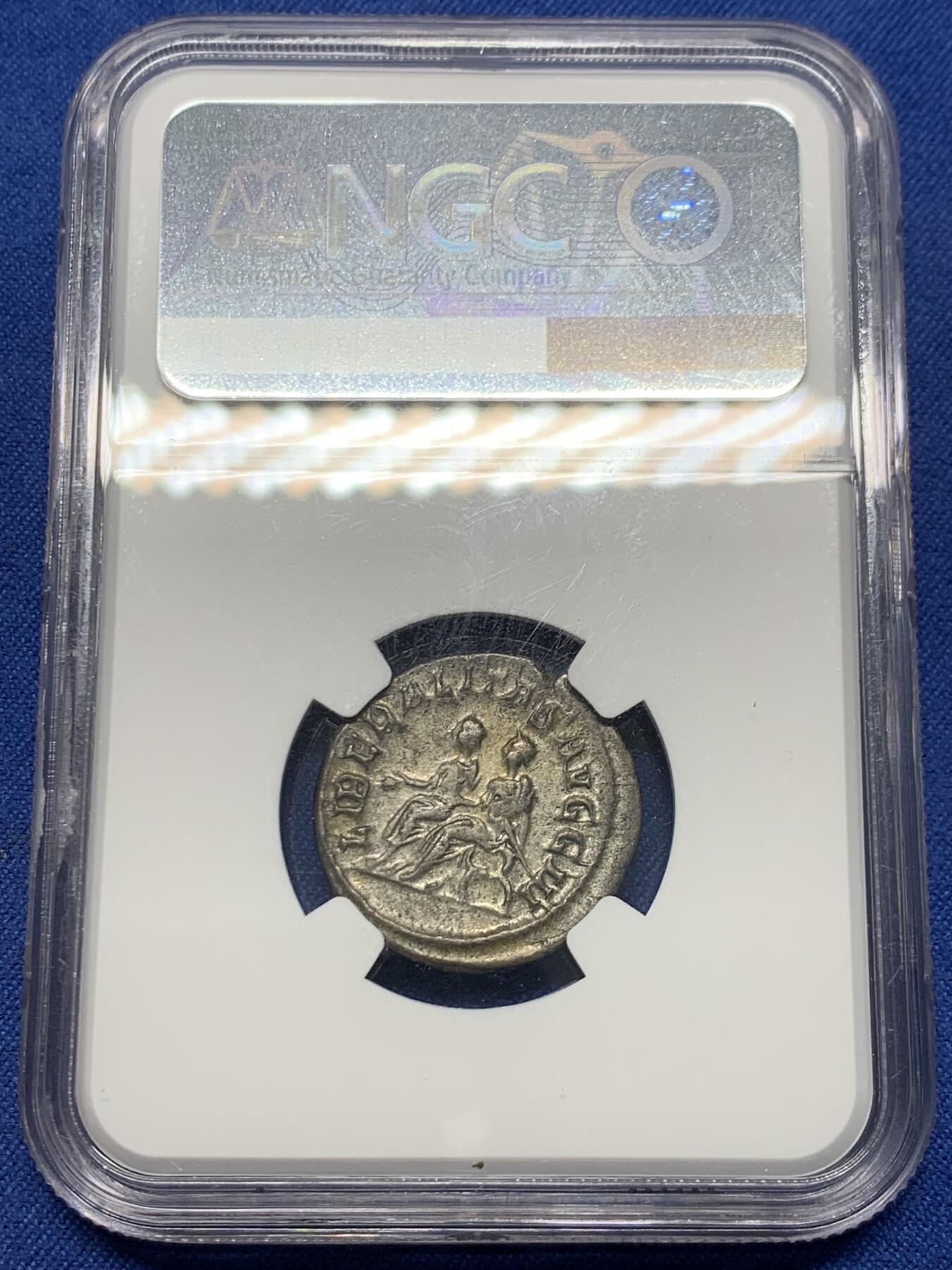 《竞宝斋》第435场 周日，周一2场连拍 （全场包邮） NGC CHVF 古罗马帝国菲利普二世银币，1安东尼安（相当于2狄纳里），公元247-249年，背面是两个小人并排坐着。