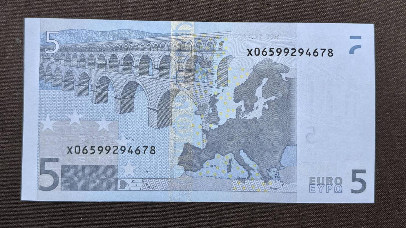 北京马甸外国币专卖第146期，外国纸币币专场，陆续上拍，欢迎关注 2002年德国首版一签5欧元纸币全新