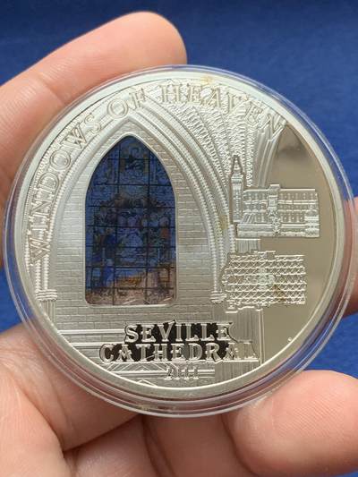 《竞宝斋》第435场 周日，周一2场连拍 （全场包邮） - 库克群岛2011年塞维利亚大教堂天堂之门大银币，工艺非凡，925银，50克，发行量2000枚。彩玻璃处有损。