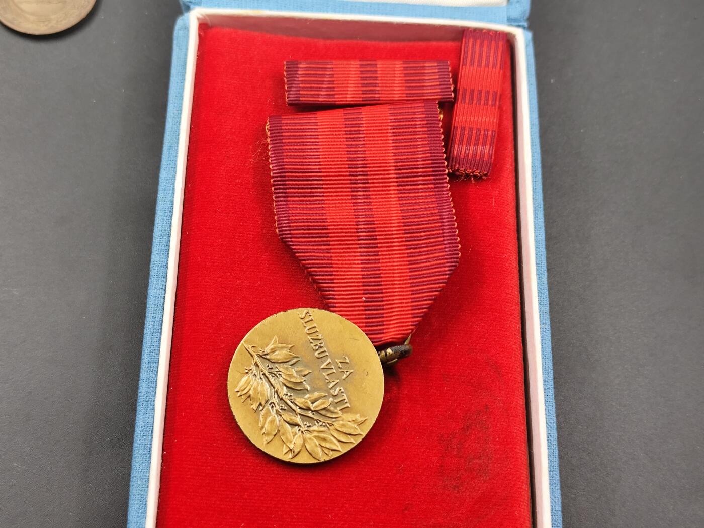 11月徽章新货项目 接下来都是精品场 欢迎关注 比较少见的捷克奖章 双略章