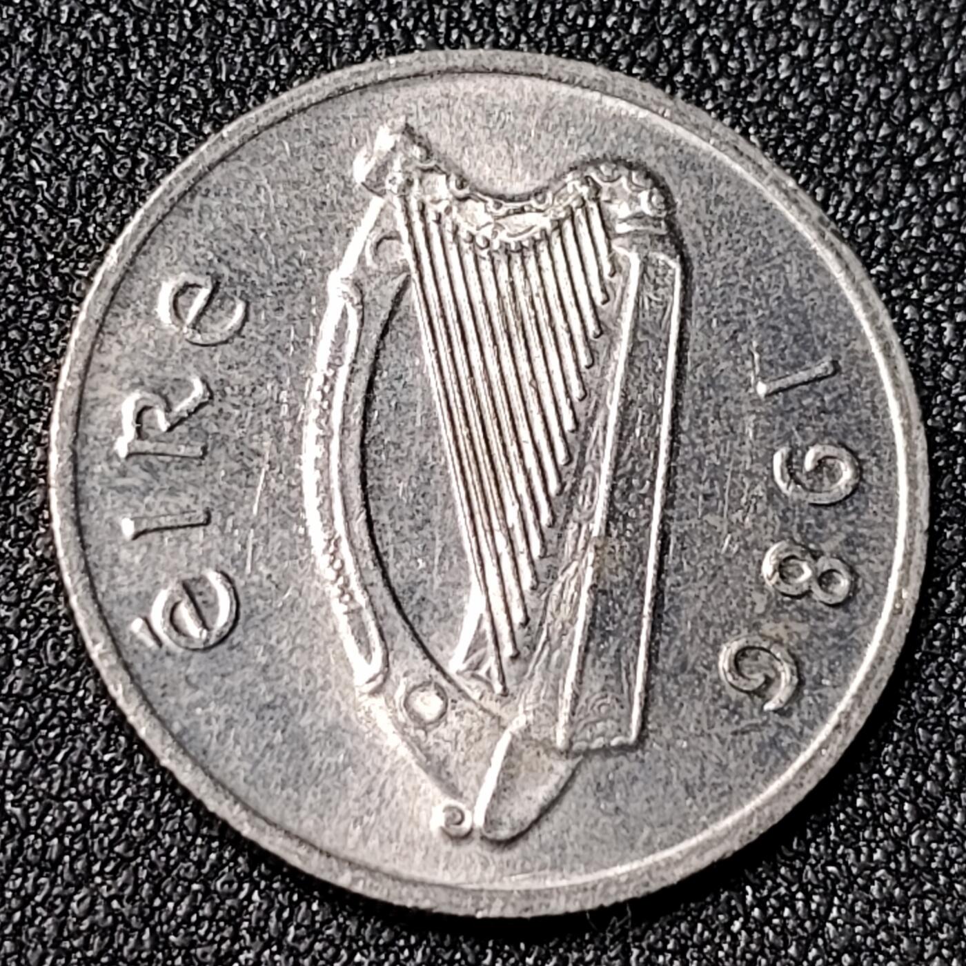 泉币菌-第124场-精品福利场(115场之后的本周末发货，感谢理解) 原光 爱尔兰1986年5便士 公牛 竖琴 铜镍币 外国钱币硬币 23.6mm