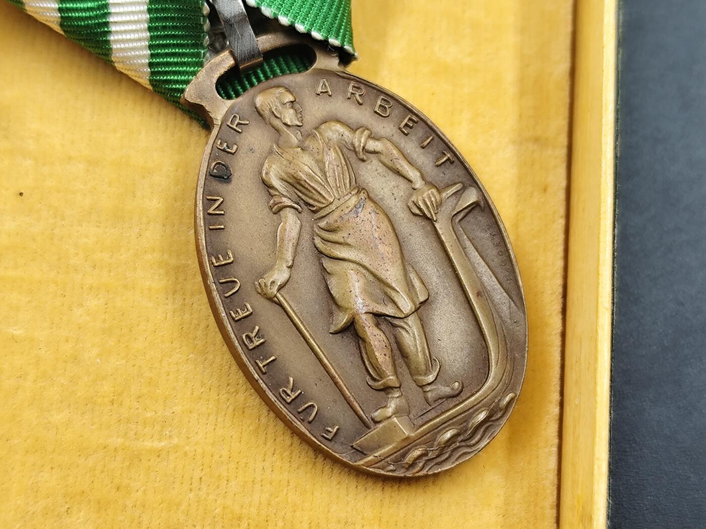 11月徽章新货项目 接下来都是精品场 欢迎关注 原盒稀少一战期间 开姆尼兹商会劳动忠诚奖章