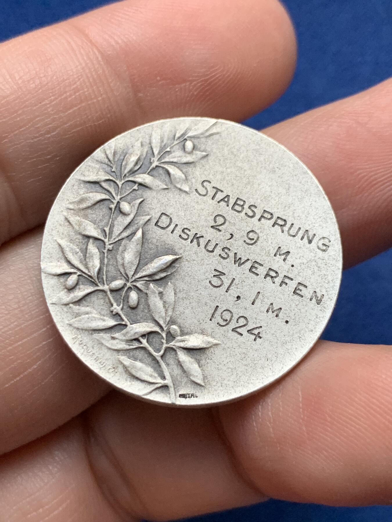 《竞宝斋》第435场 周日，周一2场连拍 （全场包邮） 瑞士 1924 莱罗西 运动 镀银奖章 10.3克 29.8mm