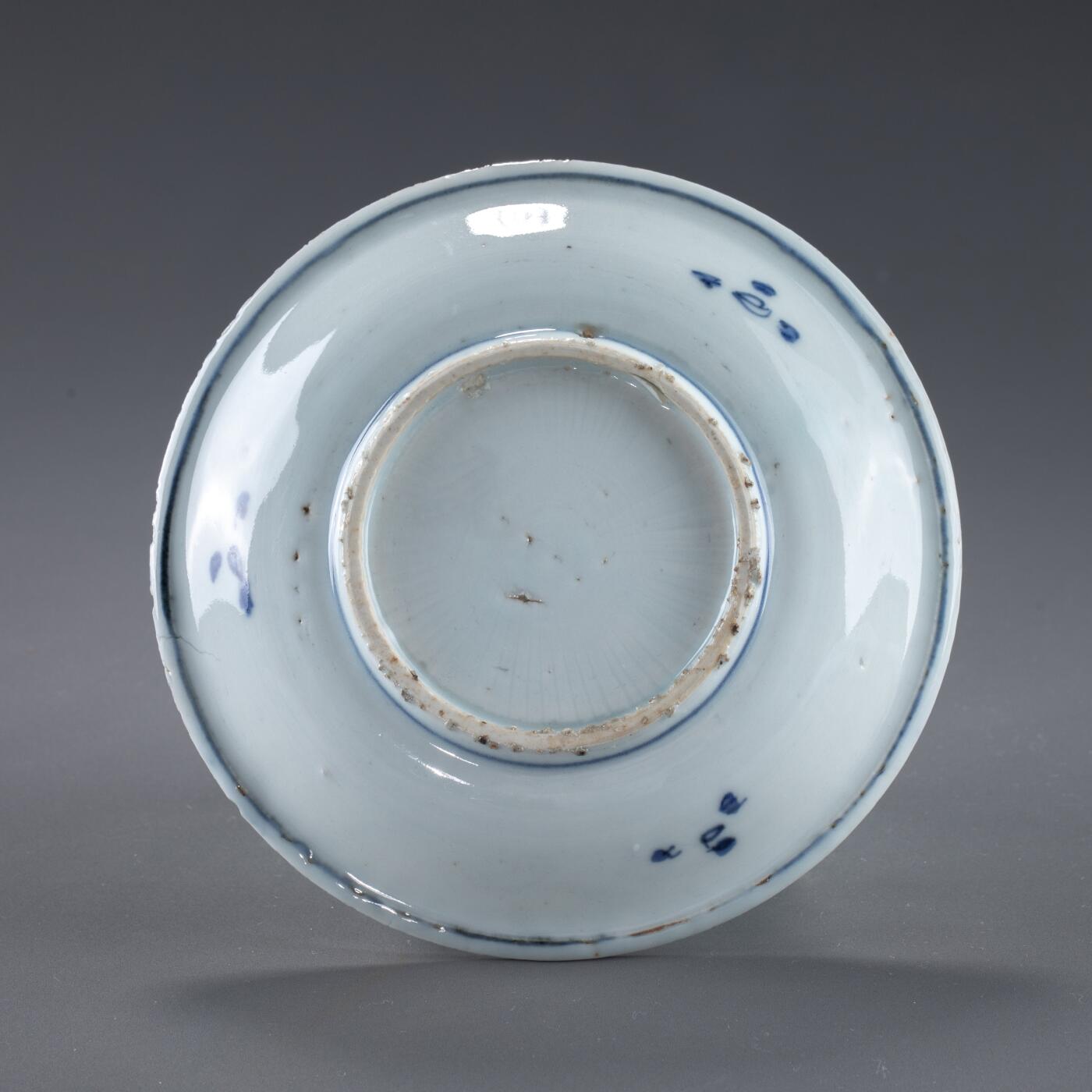 日本大阪雅和auction 2025金秋競賣會第一期 明末 天啟青花盤 尺寸:D:15.5 H:3cm 備註:木箱