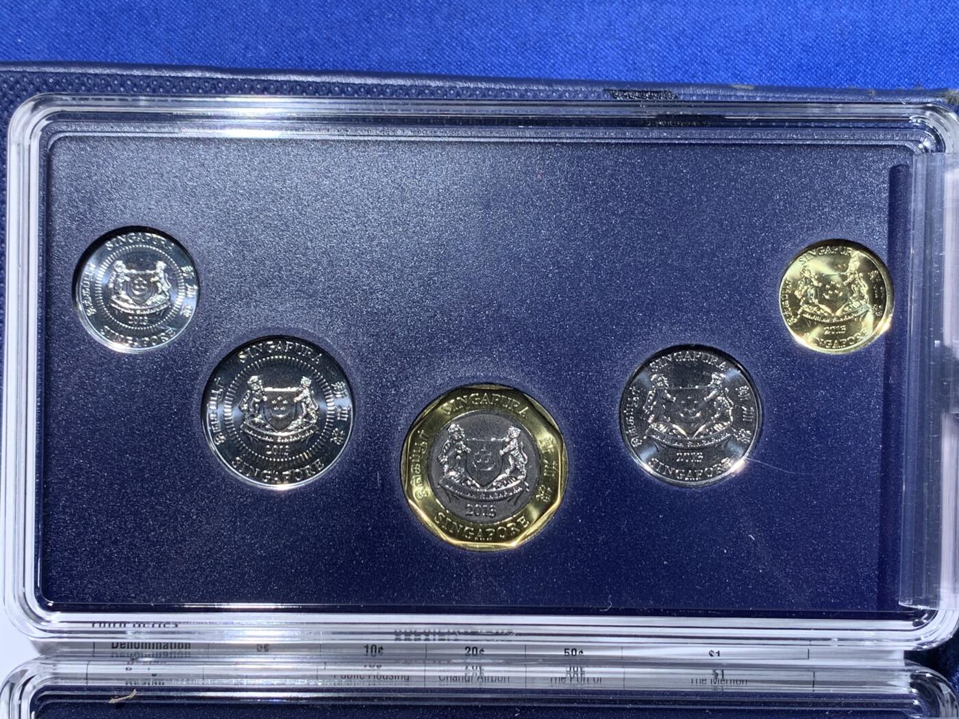 《竞宝斋》第435场 周日，周一2场连拍 （全场包邮） 新加坡套币：第二套第三套套币都是2013年 造币厂原盒原光带证书限量发行