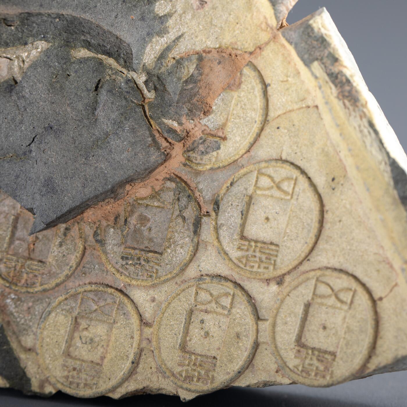 日本大阪雅和auction 2025金秋競賣會第一期 西漢 本始三年 銘文錢範 尺寸:L:20 W:14cm 備註:木箱