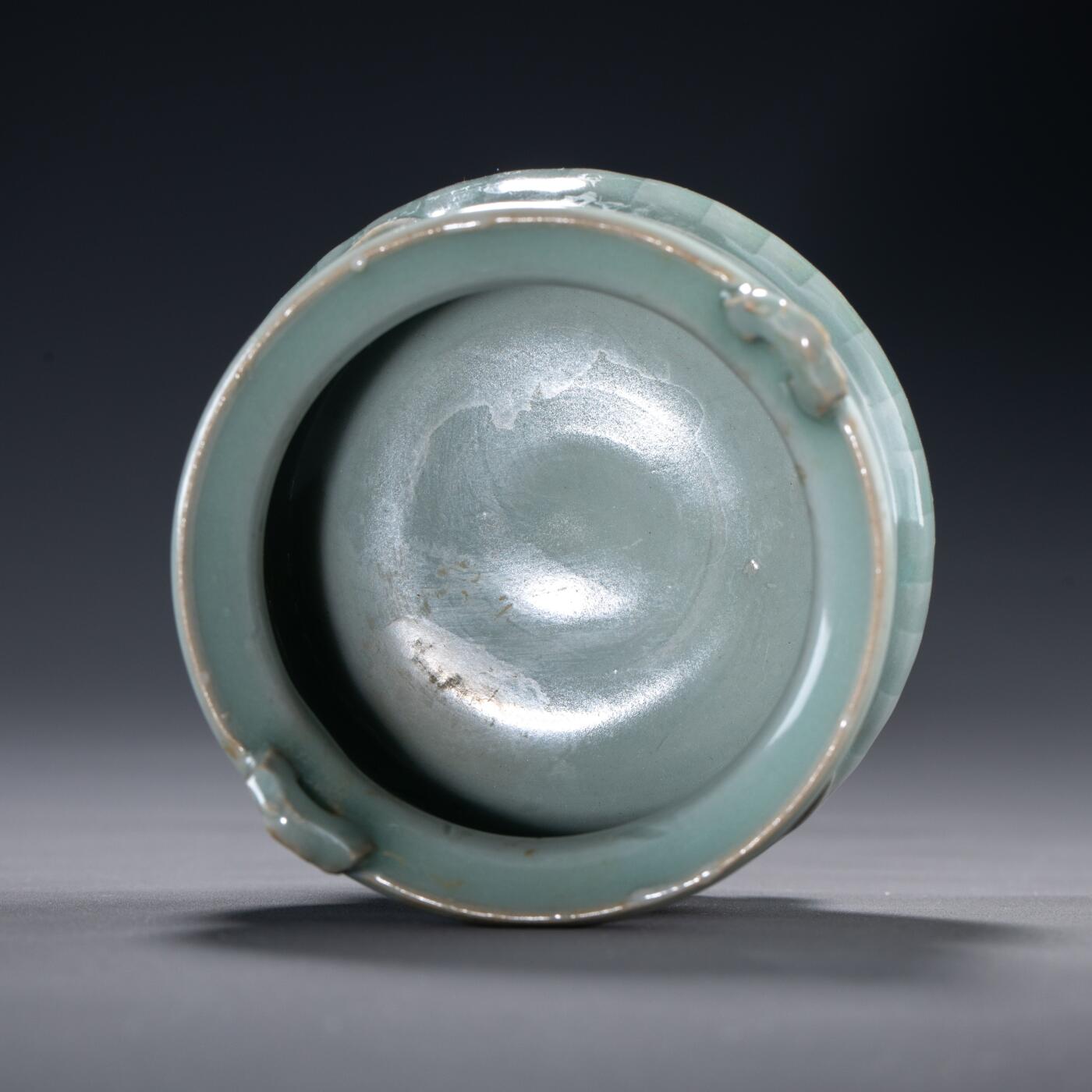 日本大阪雅和auction 2025金秋競賣會第一期 南宋 龍泉窯青瓷香爐 尺寸:D:7.5 H:8cm 備註:木箱