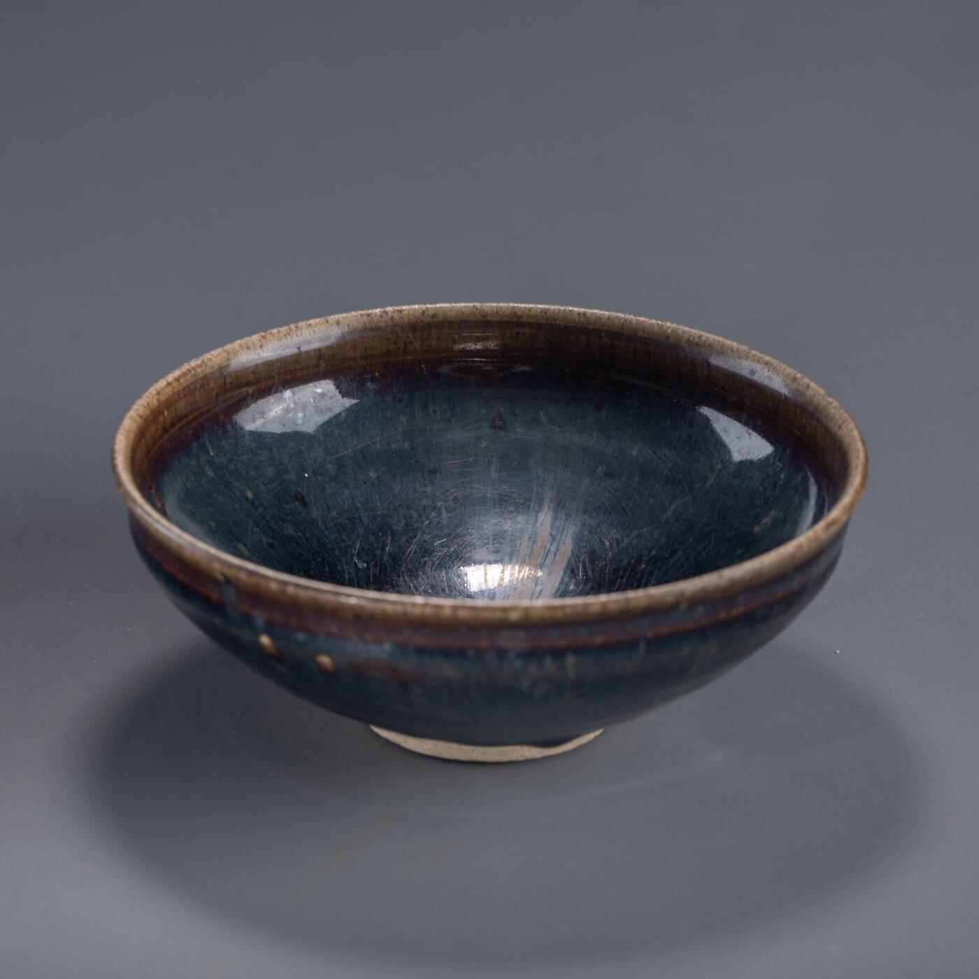 日本大阪雅和auction 2025金秋競賣會第一期 宋 河南天目燦光盞 尺寸:D:18.5 H:7cm 備註:盒付